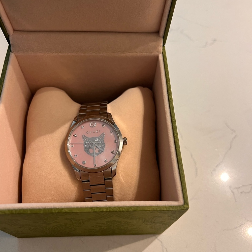 Gucci Rose Dial Timepiece with Silver Band